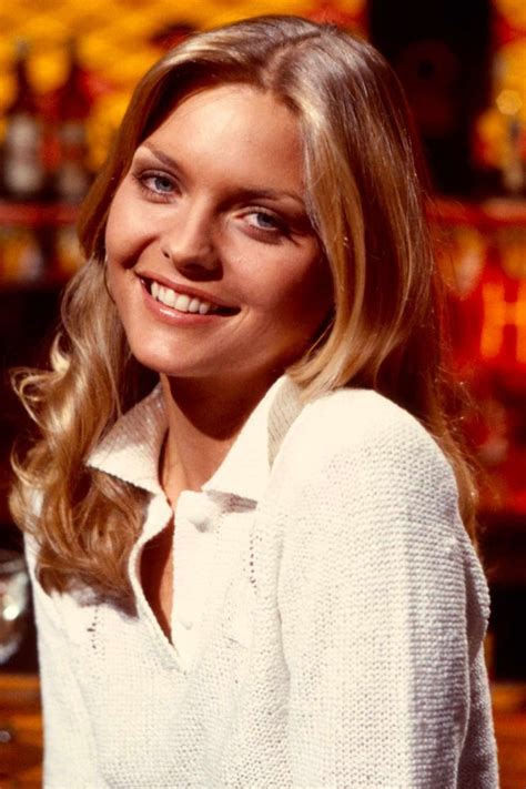 15 Gorgeous Michelle Pfeiffer Photos That Prove。